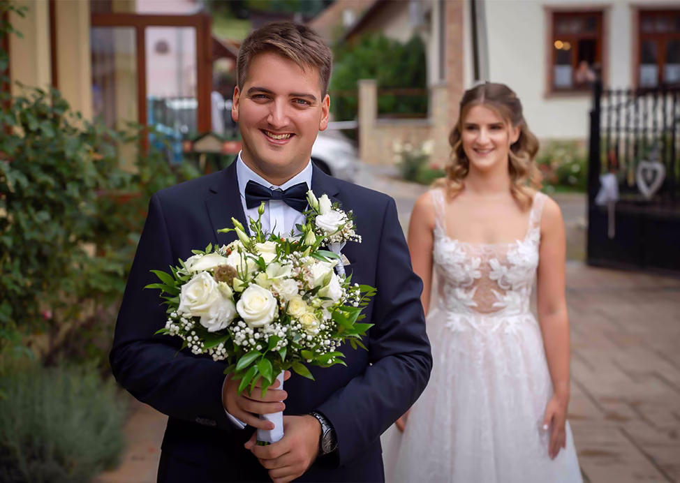 Braut und Bräutigam beim Hochzeitsfoto